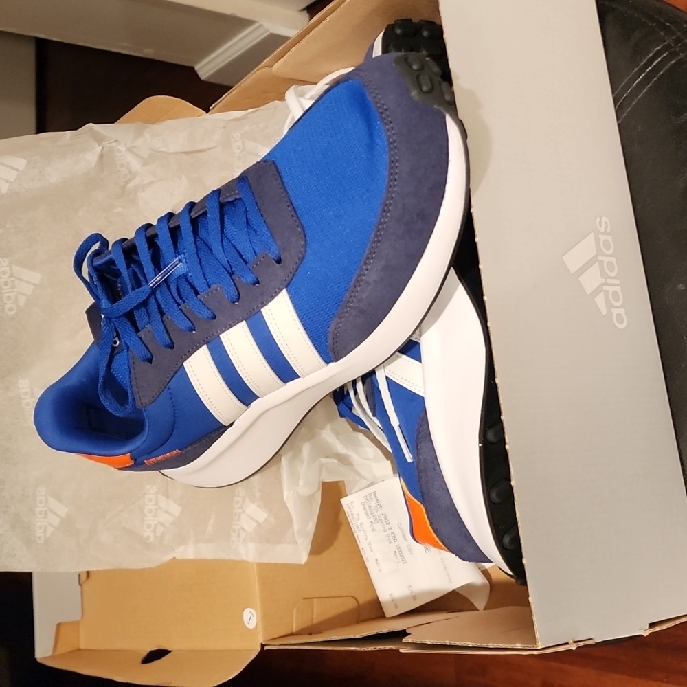 Adidas Sneakers